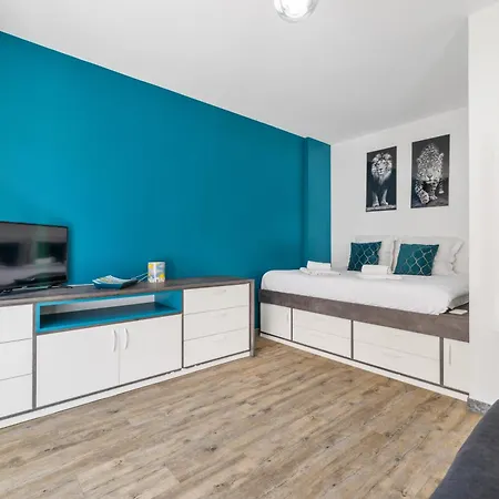Le Palais - Centre-ville - Bord De - Terrasse - Wifi Apartment *